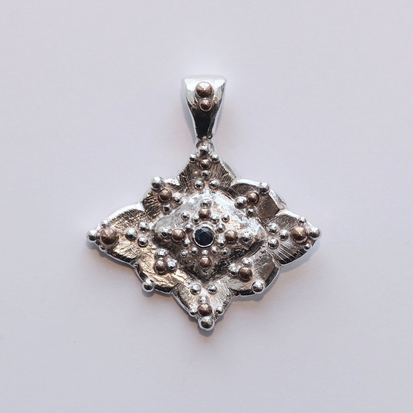 Pendentif - Lune bleue Argent 925 et saphir bleu