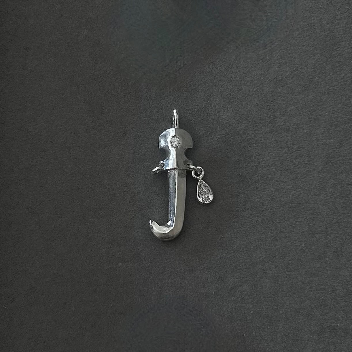 Pendentif dague